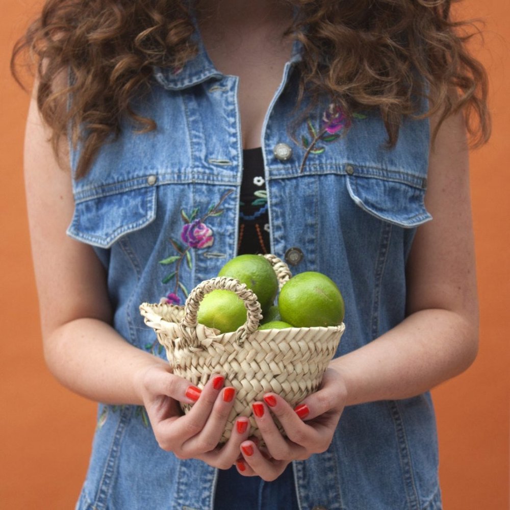 Tiny Straw Market Bag Basket in natural palm leaf